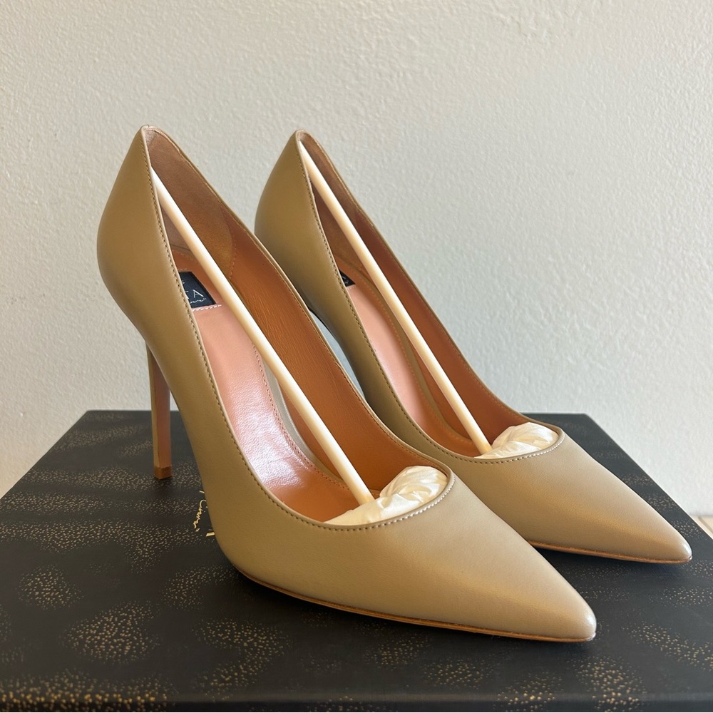 Lita by Ciara Leather Solid Pointed Toe Pump in Sand Made in Italy Size 39